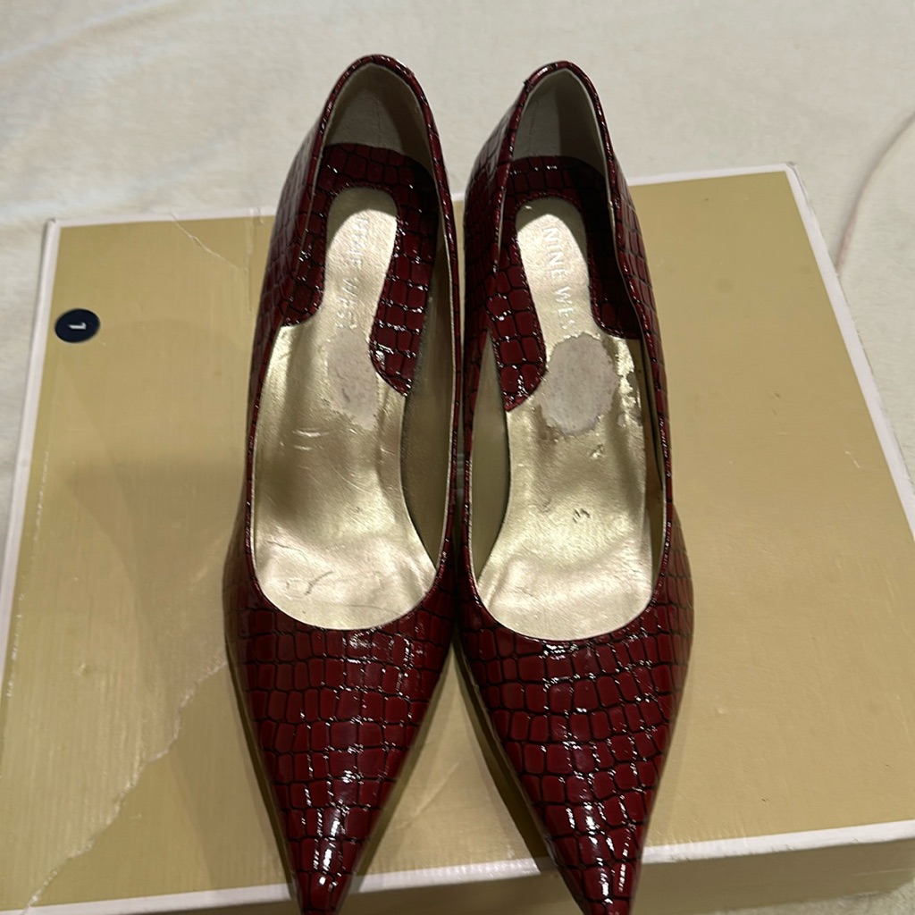 Nine West Beautiful Geeks In Very Good Condition, In Garnet Red And Black.